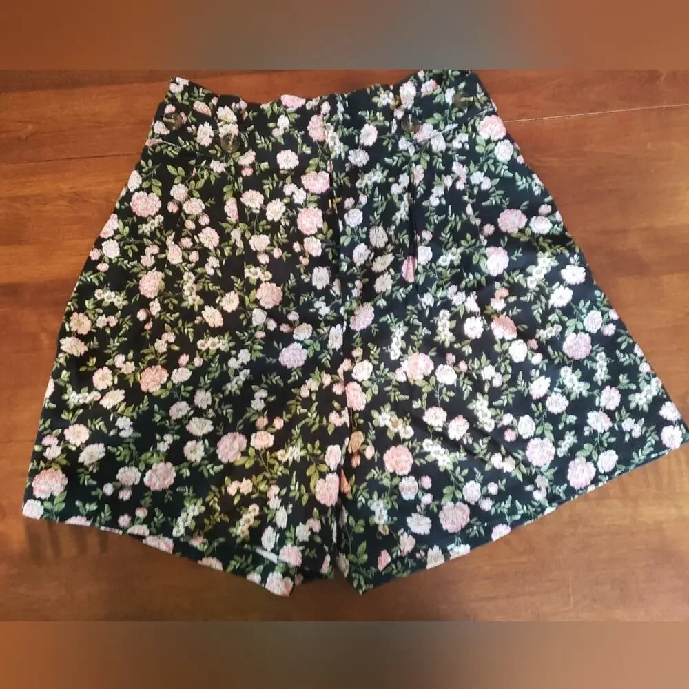 What When Wear 6 multi‎ colored shorts